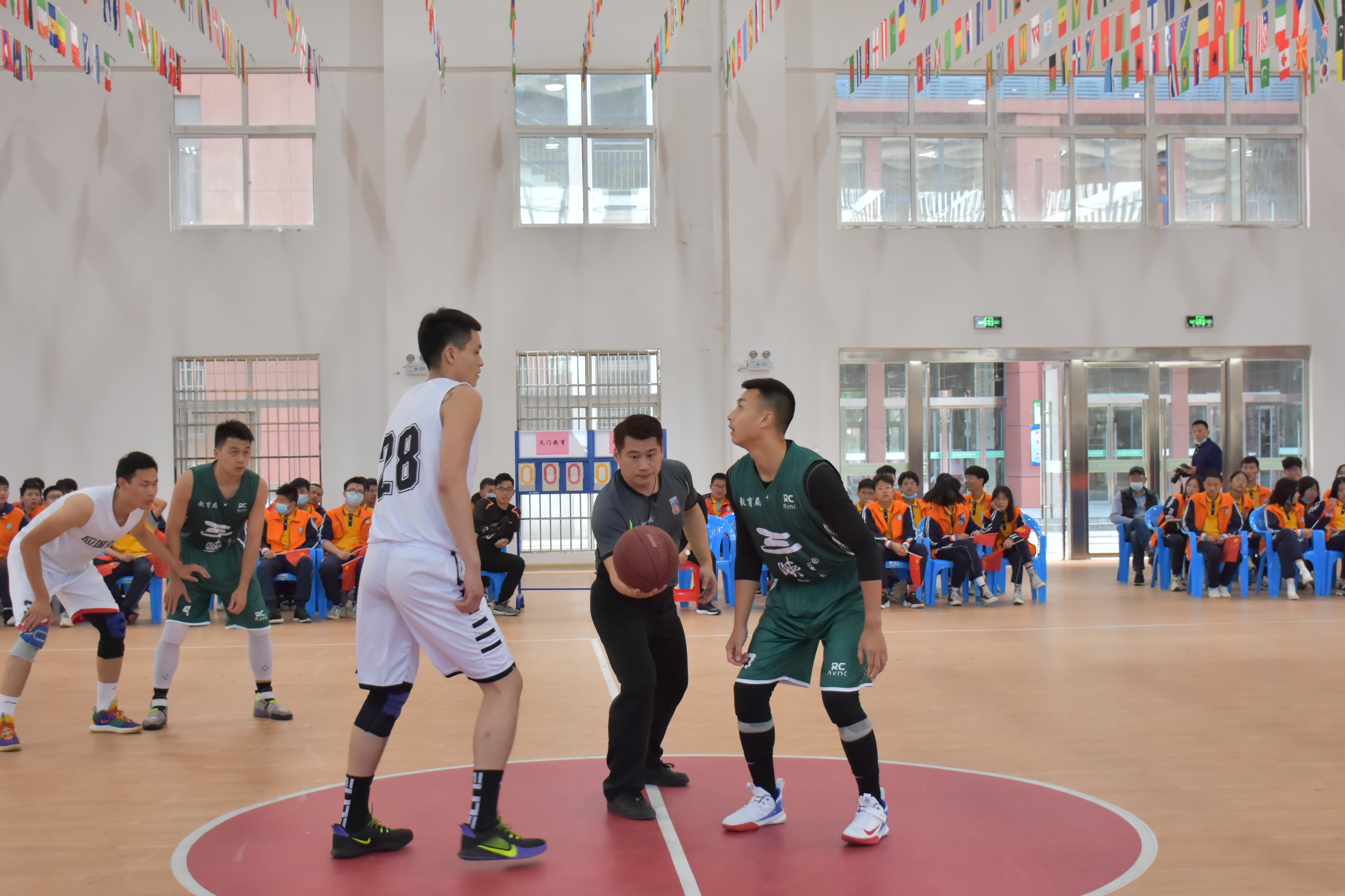  Basketball match between Huamao Foreign School and Tianmen Education Bureau